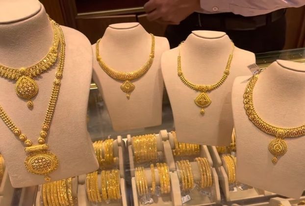 Latest gold necklace designs in 30 grams