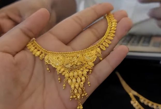 Gold necklace design