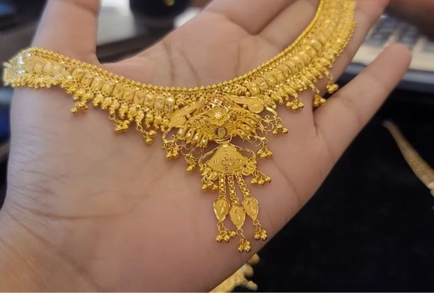 beautiful gold necklace under 60,000