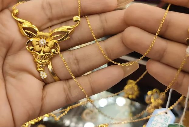 gold necklace under 30000