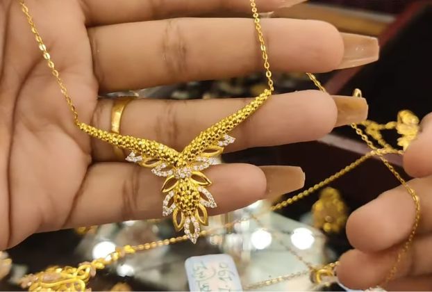 gold necklace under 60,000