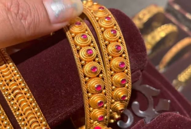 latest gold bangles design