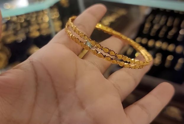 8 gram gold bangles designs for daily use