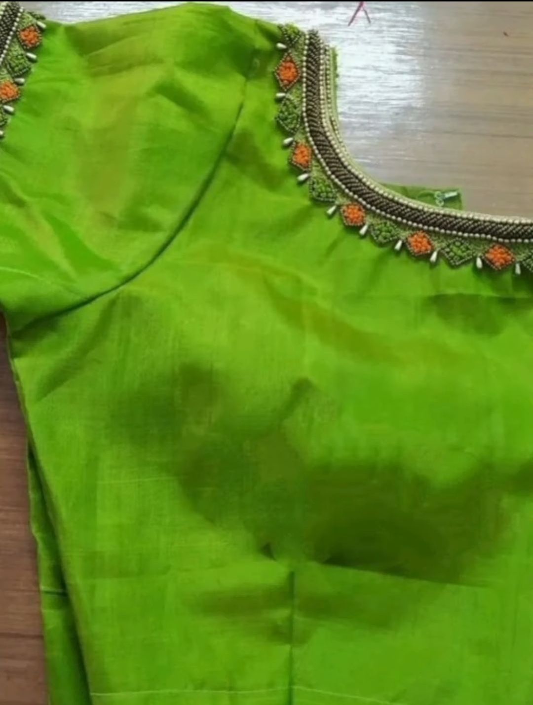 Ever green embroidery blouse 