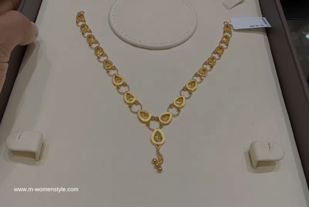Light weight gold necklace in Kalyan Jewellers 