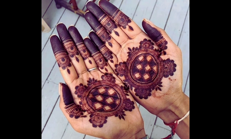 Unique Circular Mehndi Designs Front Hand