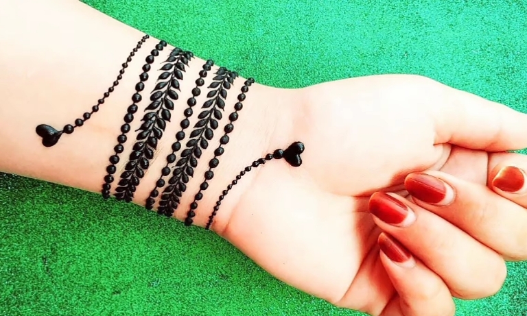 Fancy Bracelet Mehndi Design