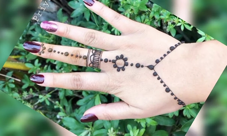 Simple Fancy Bracelet Mehndi Design