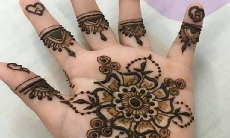 Beautiful Circle Floral Mehndi Design