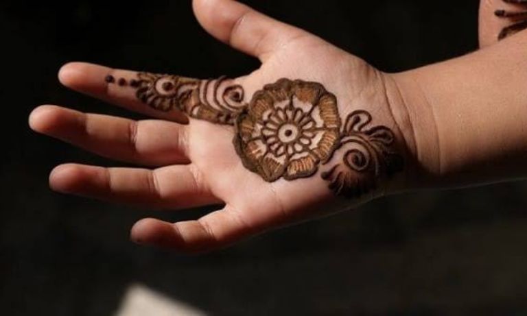 Circle Floral Mehndi Design