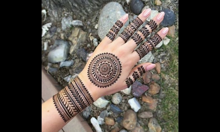 How To Apply Round Mehndi Design For Front Hand - Ethnic Fashion  Inspirations!