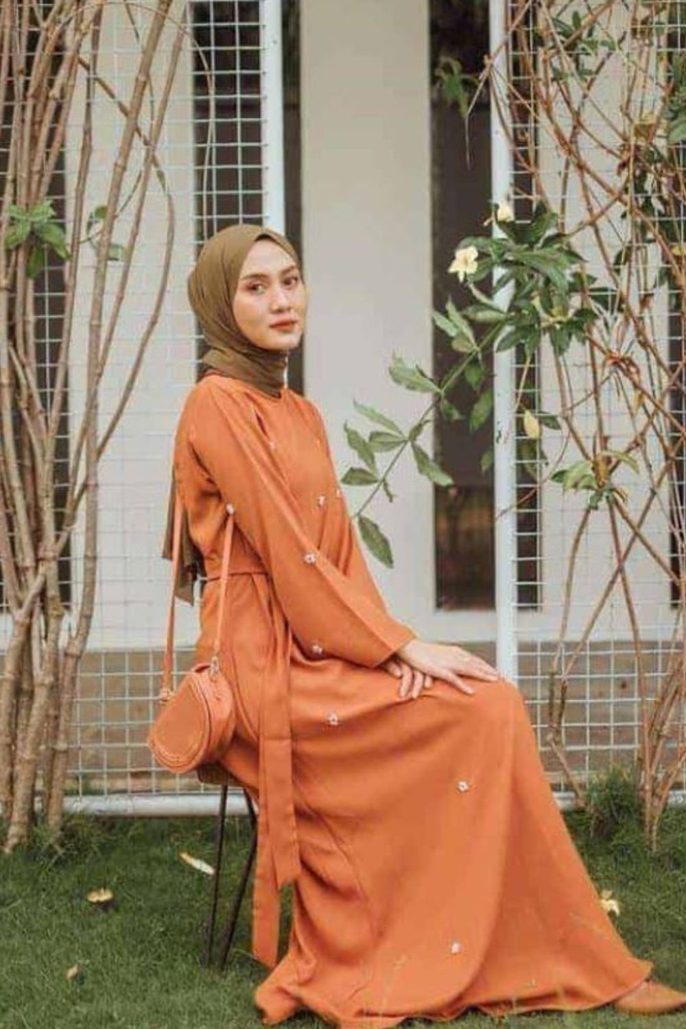 Baju orange Cocok Dengan Jilbab Warna Apa